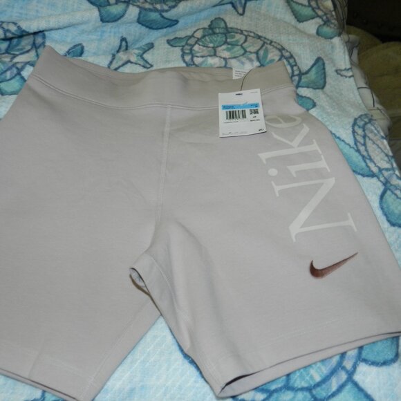 Nike Sportswear Classic High-Waisted 6" Graphic Biker Shorts🆕 FAST⌚📦🏃💨🚚 - Picture 8 of 16